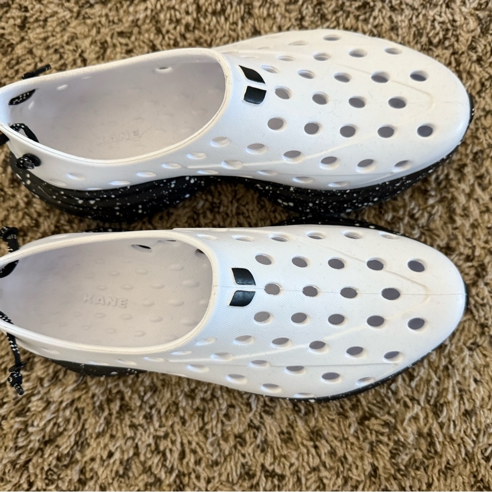 Kane Footwear brand new White and Black Athletic Shoes